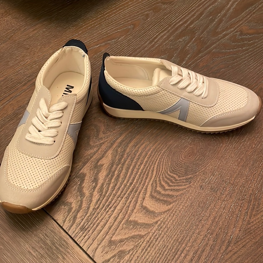 Mia kids sneakers